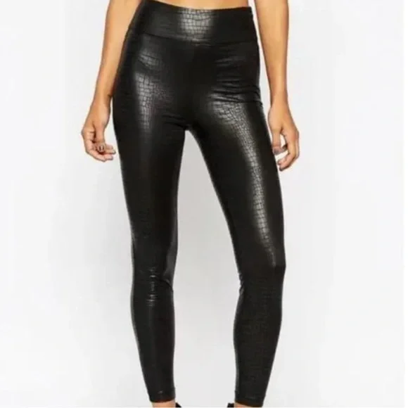 7 For All Mankind 7 FAM Croc Faux Leather Leggings in Black. - Picture 2 of 8